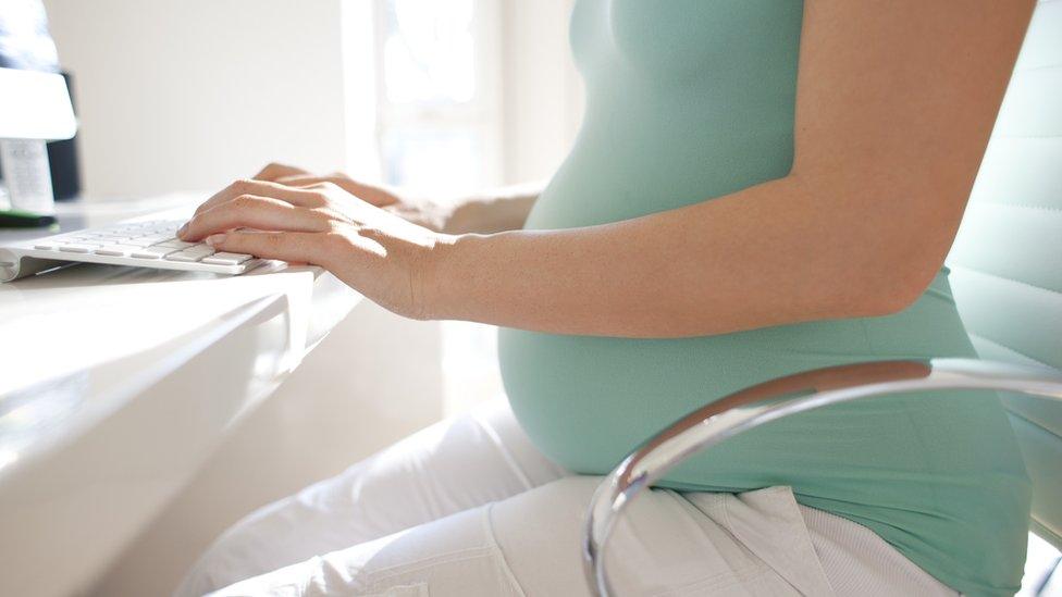 _91350732_pregnantwomanspl